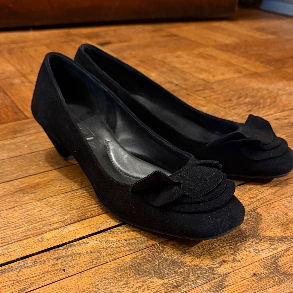 BCBG Maxazaria black suede shoes